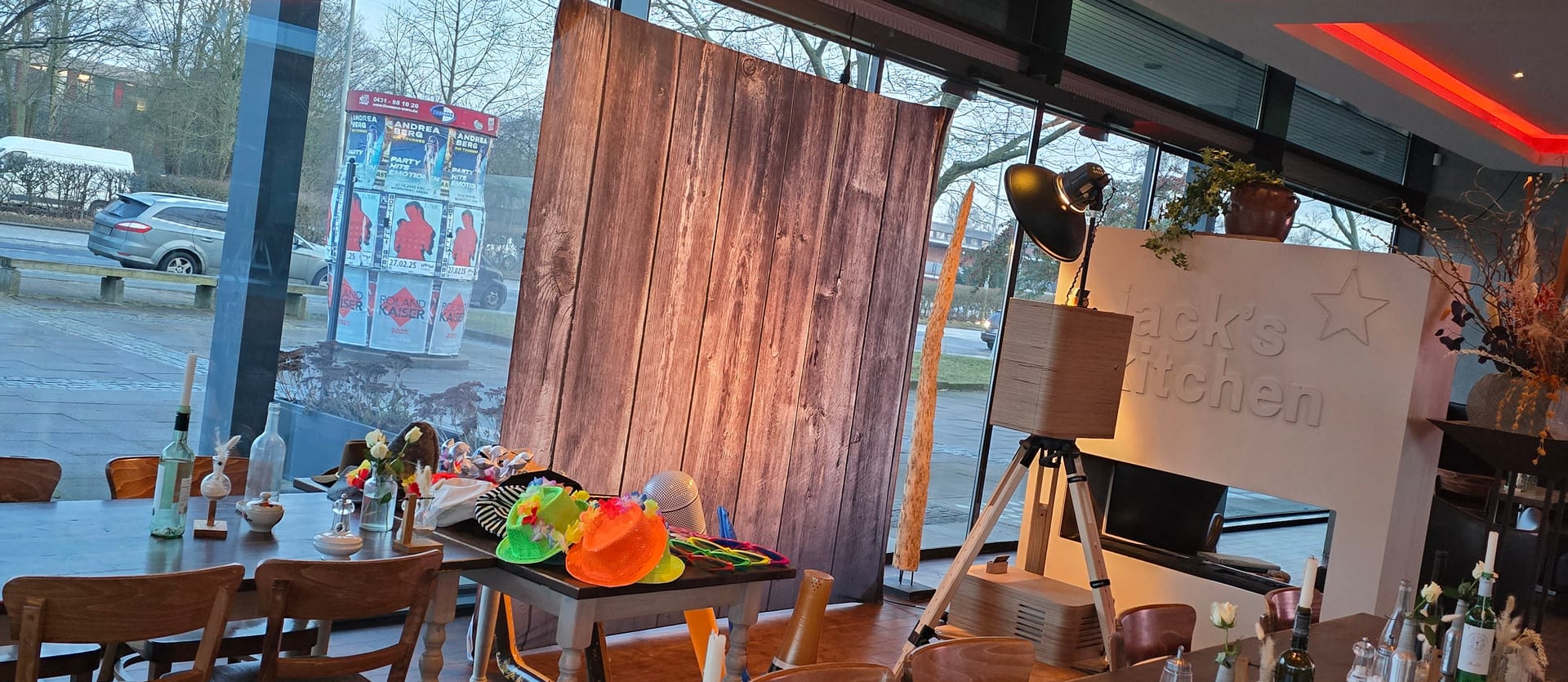 Fotobox vor eleganter Hintergrundleinwand